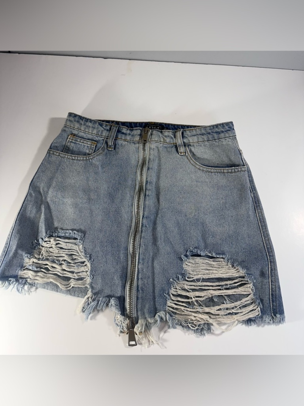LIRA Distressed Denim Mini Skirt SX Zip Front Light Wash Frayed Hem Y2K Grunge